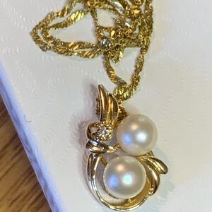 14kt Gold Freshwater Pearl and Diamond Pendant Necklace. Stunning 🤩
